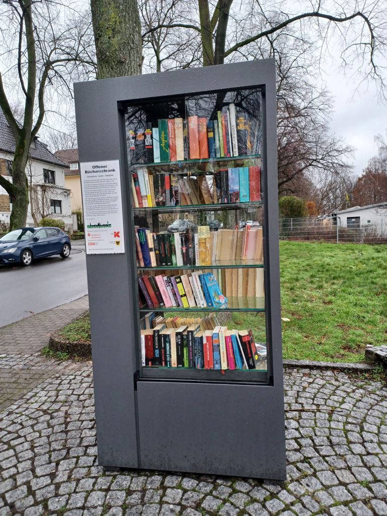buecherschrank_c.jpg